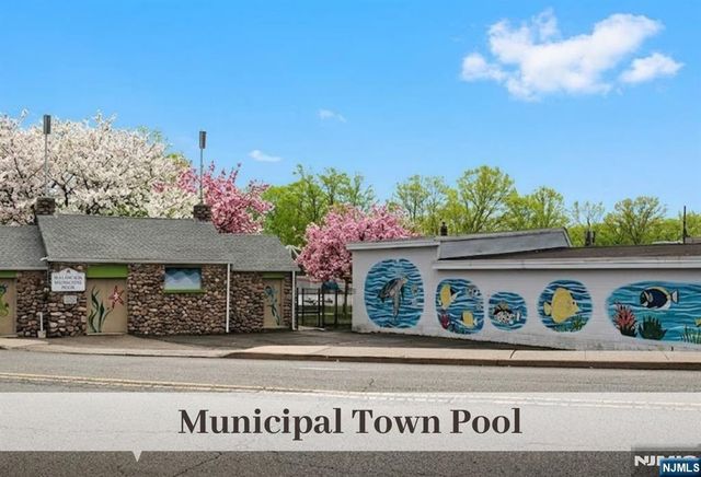 63 Moore Avenue, Waldwick, NJ 07463
