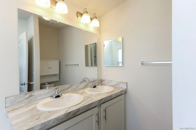 62 Hummingbird Ln., Oceanside, CA 92057