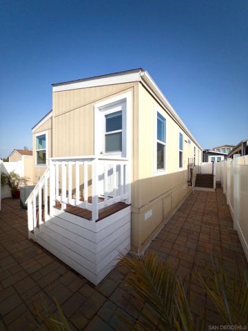 62 Hummingbird Ln., Oceanside, CA 92057