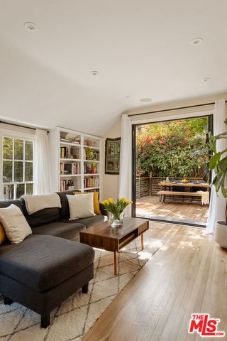 6871 Sunny, Los Angeles, CA 90068