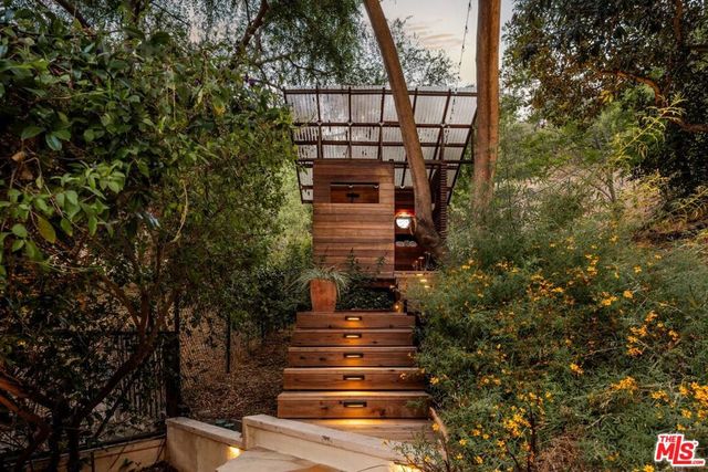 6871 Sunny, Los Angeles, CA 90068