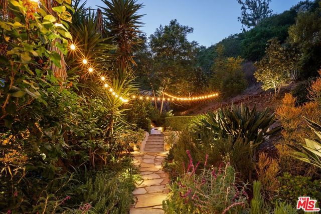 6871 Sunny, Los Angeles, CA 90068