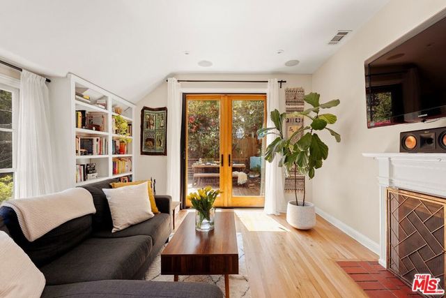 6871 Sunny, Los Angeles, CA 90068