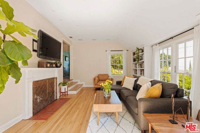 6871 Sunny, Los Angeles, CA 90068
