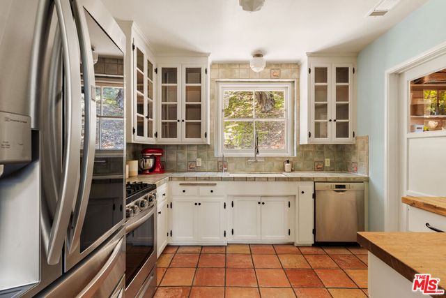 6871 Sunny, Los Angeles, CA 90068