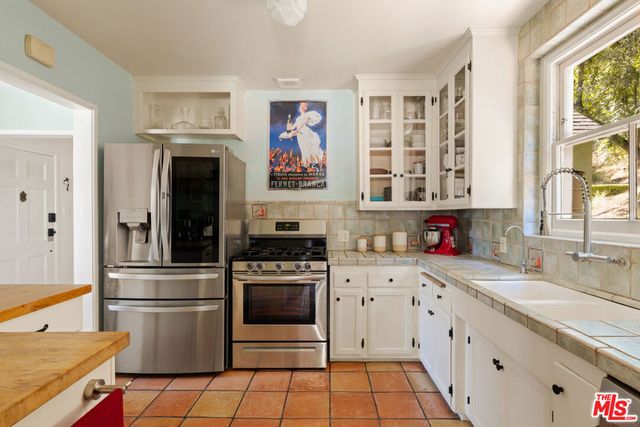 6871 Sunny, Los Angeles, CA 90068