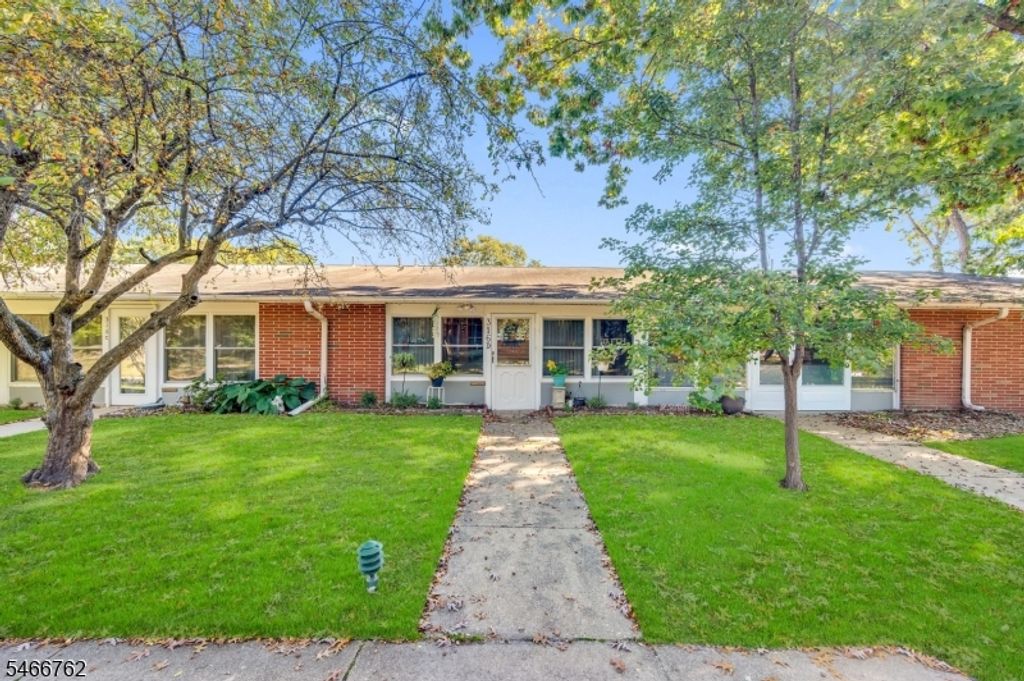 316 Coventry Ct D, Lakewood Twp., NJ 08701 — exterior