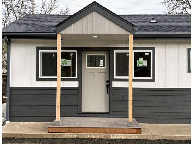 119 WALNUT St, Myrtle Creek, OR 97457