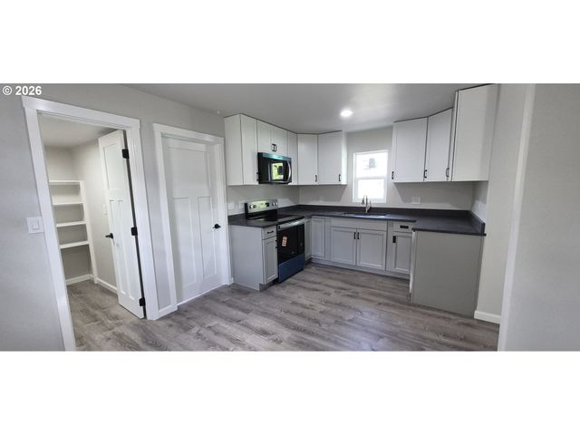 119 WALNUT St, Myrtle Creek, OR 97457