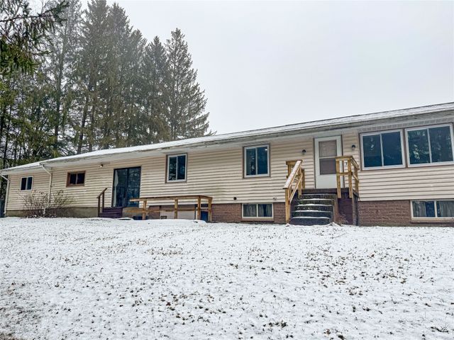 5 W DILLON Drive, Titusville, PA 16354