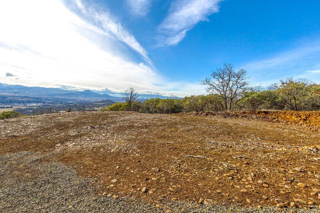 1560 Brentwood Drive, Eagle Point, OR 97524