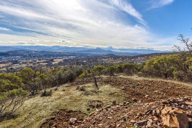 1560 Brentwood Drive, Eagle Point, OR 97524