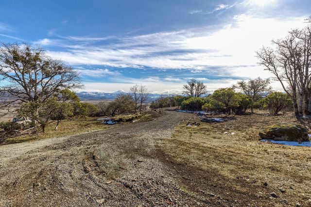 1560 Brentwood Drive, Eagle Point, OR 97524