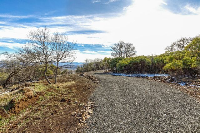 1560 Brentwood Drive, Eagle Point, OR 97524