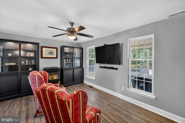 302 MULBERRY DR, Royersford, PA 19468
