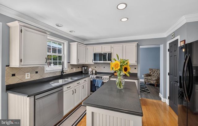 302 MULBERRY DR, Royersford, PA 19468