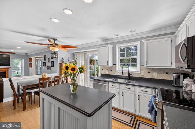 302 MULBERRY DR, Royersford, PA 19468