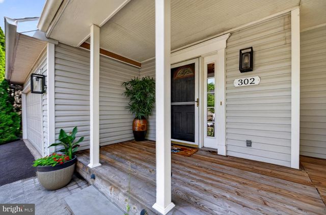302 MULBERRY DR, Royersford, PA 19468