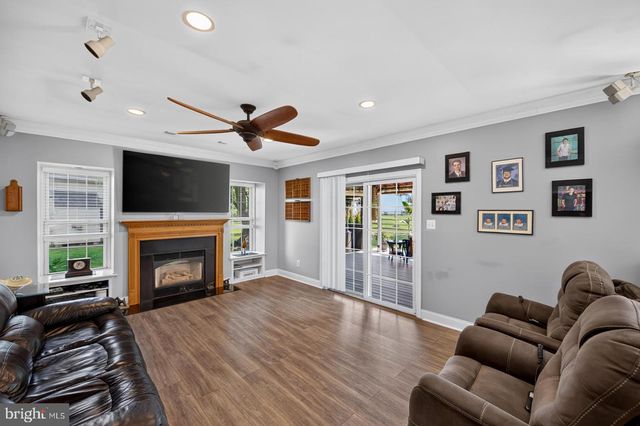 302 MULBERRY DR, Royersford, PA 19468