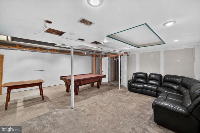 302 MULBERRY DR, Royersford, PA 19468