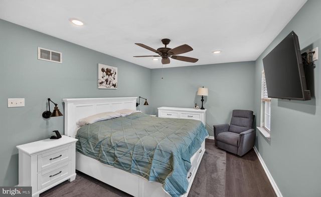 302 MULBERRY DR, Royersford, PA 19468