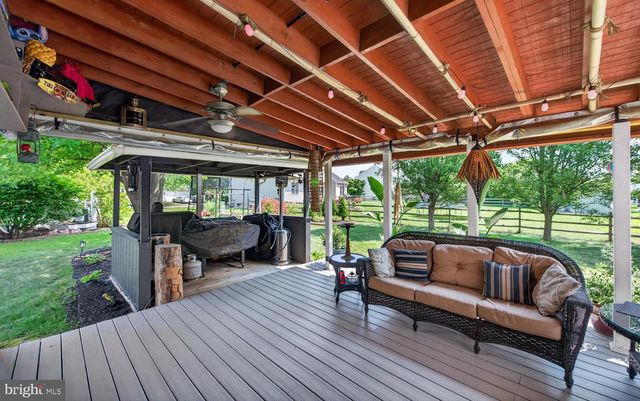 302 MULBERRY DR, Royersford, PA 19468