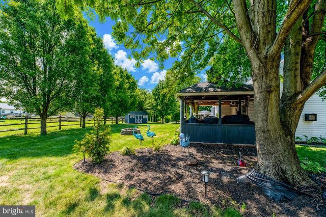 302 MULBERRY DR, Royersford, PA 19468