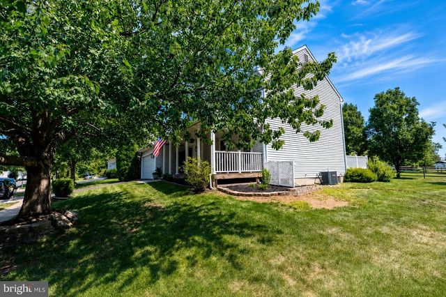 302 MULBERRY DR, Royersford, PA 19468