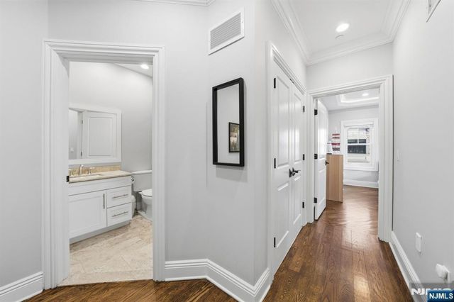 35 Marquis Court, Edgewater, NJ 07020