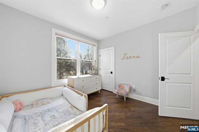 35 Marquis Court, Edgewater, NJ 07020