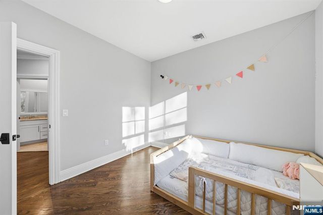 35 Marquis Court, Edgewater, NJ 07020