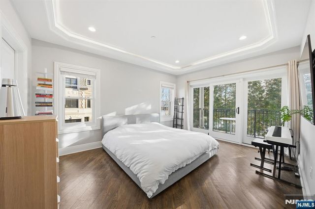 35 Marquis Court, Edgewater, NJ 07020