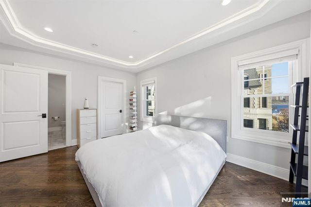 35 Marquis Court, Edgewater, NJ 07020