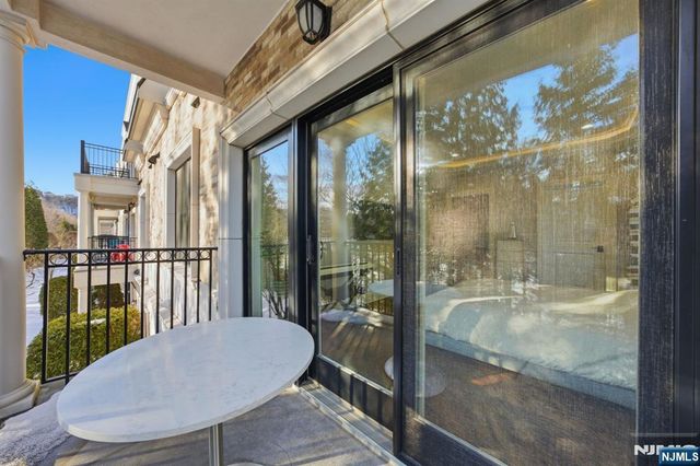 35 Marquis Court, Edgewater, NJ 07020