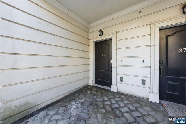 35 Marquis Court, Edgewater, NJ 07020