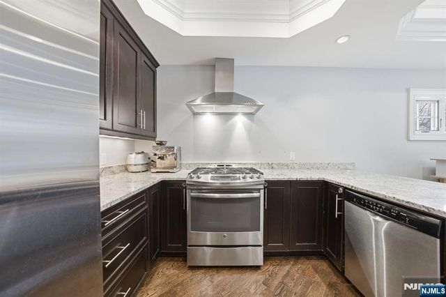 35 Marquis Court, Edgewater, NJ 07020