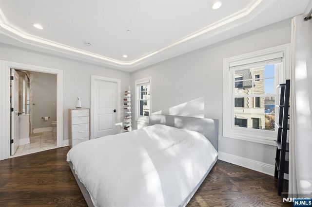 35 Marquis Court, Edgewater, NJ 07020