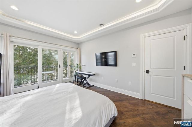 35 Marquis Court, Edgewater, NJ 07020