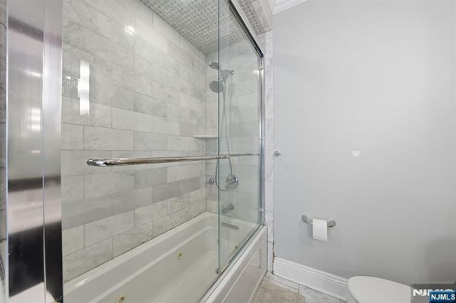 35 Marquis Court, Edgewater, NJ 07020