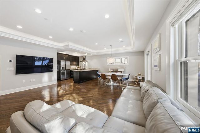 35 Marquis Court, Edgewater, NJ 07020