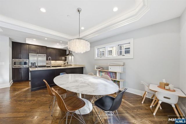 35 Marquis Court, Edgewater, NJ 07020