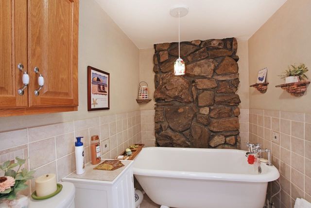 1 Grandview Avenue, Derry, NH 03038