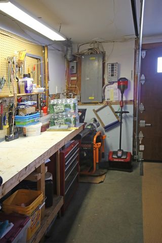 1 Grandview Avenue, Derry, NH 03038