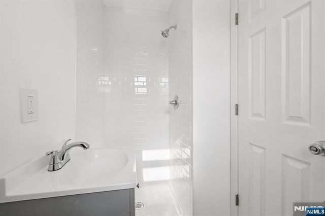 66 Washington Avenue 64, Bergenfield, NJ 07621