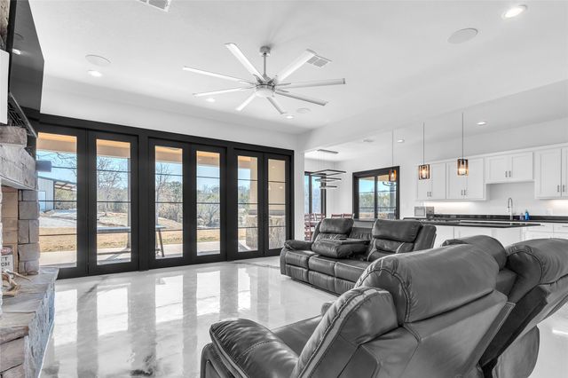 1048 Mountain Bluebird Court, Graford, TX 76449