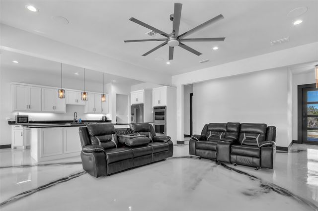 1048 Mountain Bluebird Court, Graford, TX 76449