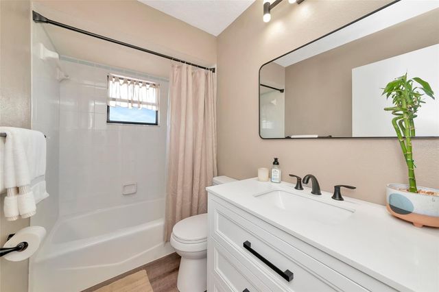 6104 26TH AVENUE E, Bradenton, FL 34208