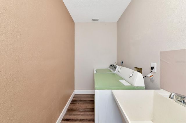 6104 26TH AVENUE E, Bradenton, FL 34208