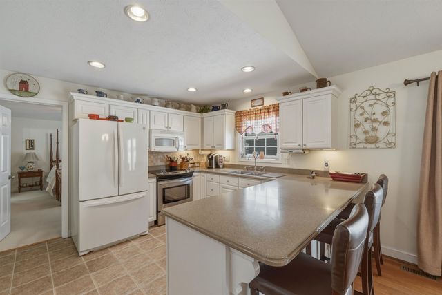 42 McKenzie Court, Milton, WV 25541