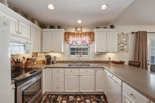 42 McKenzie Court, Milton, WV 25541
